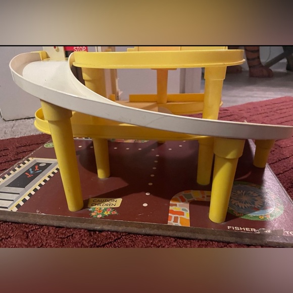 Vintage Fisher Price Little People Parking Ramp Service Center Garage 930 - Picture 4 of 12